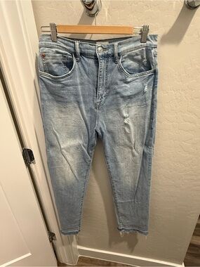 Hudson Light Wash Distressed Cropped women’s Jeans size 28